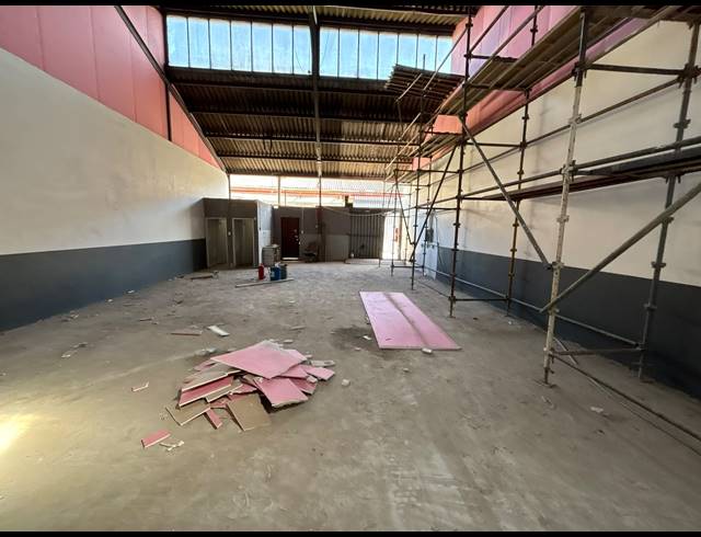 140M² WAREHOUSE TO LET IN EPPING INDUSTRIAL